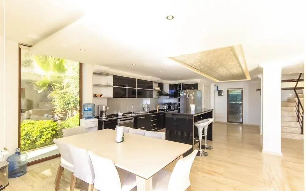 Villa West 2