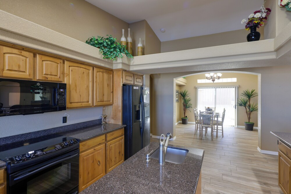 Patio + Lake Havasu View: Scenic Gated Retreat!