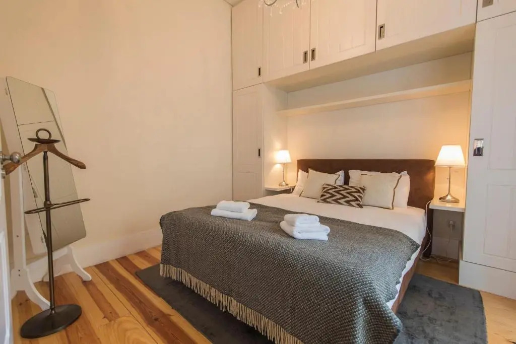 Lovelystay - Cozy Duplex Home in Alfama