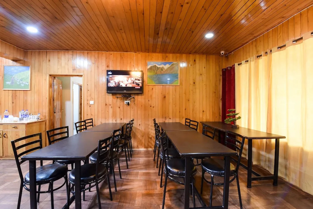 Hotel Eco Groves by OYO Rooms