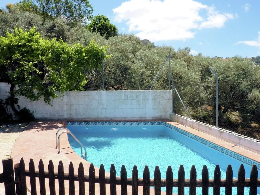 Countryside Cottage With Pool
