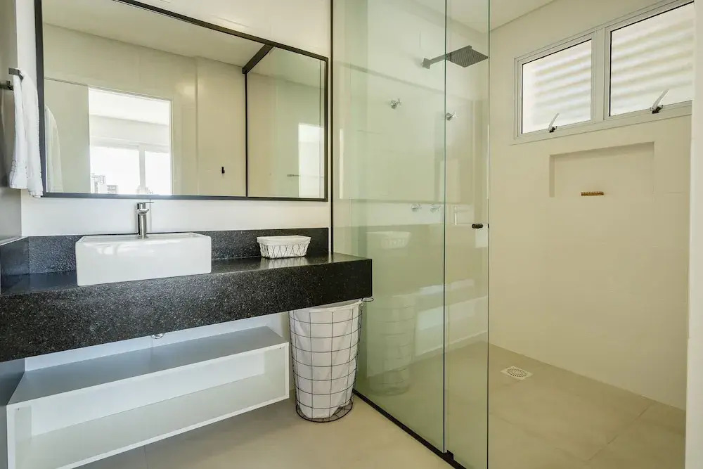 Apartment in the Center With Pool Rri103