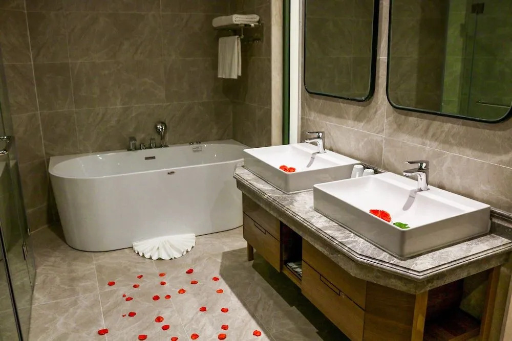 Muong Thanh Luxury Ha Long Centre Hotel