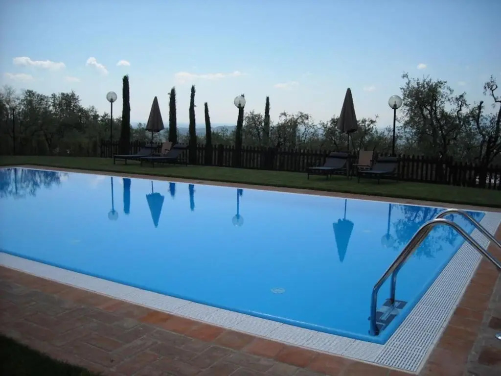 Ampio appartamento completamente rinnovato con vista piscina e jacuzzi