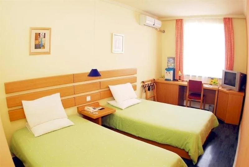 Home Inn (Guangzhou Guangdong University of Foreign Studies Baiyun Avenue)