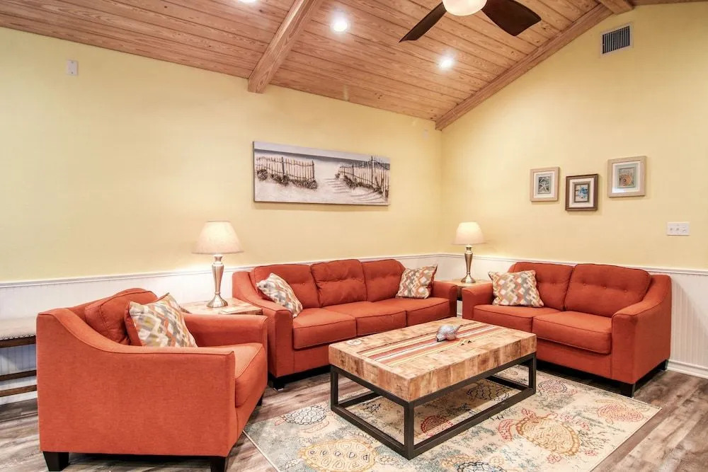 Moore Fun 3 Br Townhouse