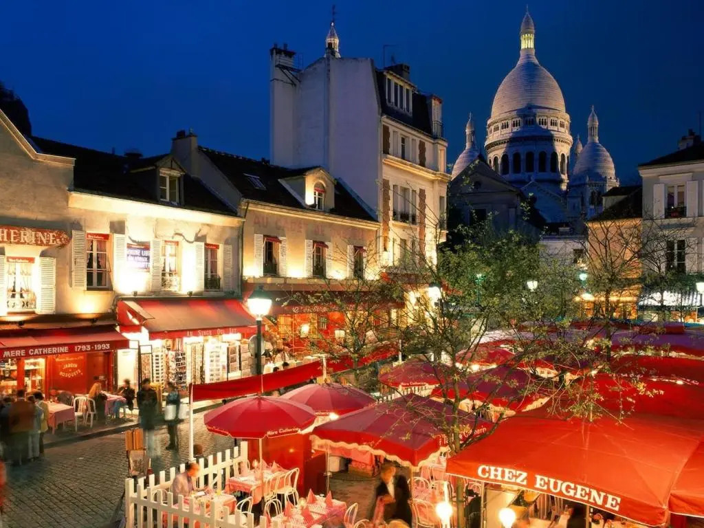 Bright and Newly Renovated 2 Bedroom Apartment, Hip & Central Paris, Montmartre-Opera
