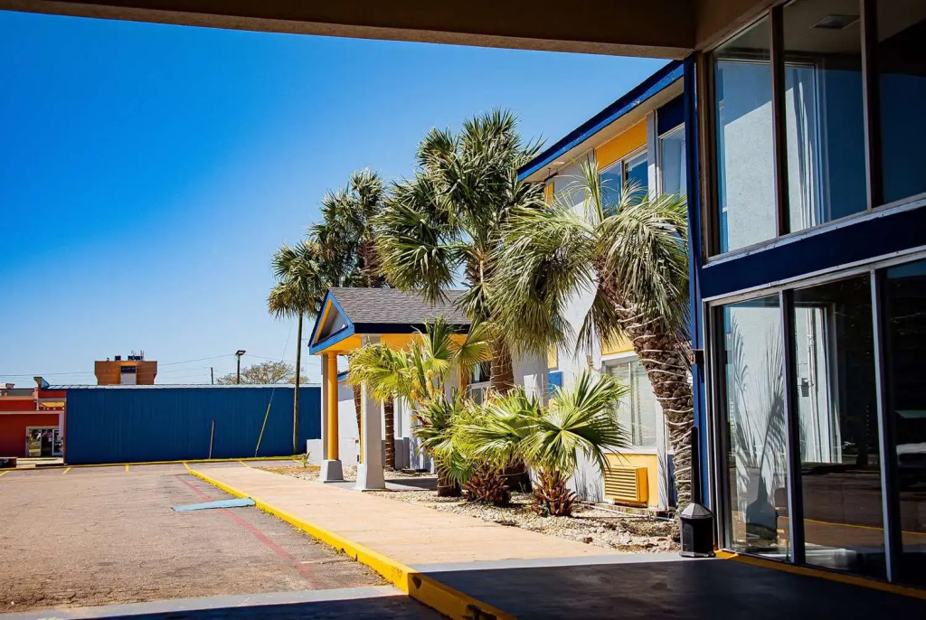 Super 8 by Wyndham Biloxi at the Beach