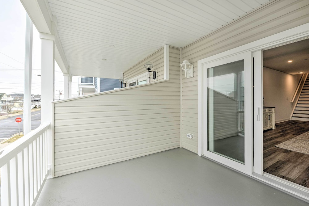 New Townhome u003c Half Mi to Beach