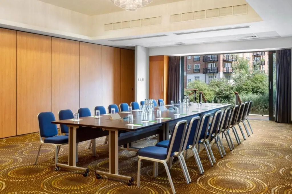 Holiday Inn London Brentford Lock by IHG