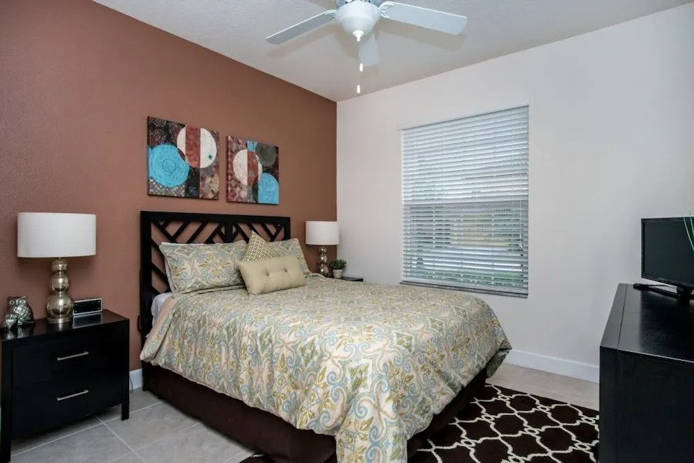 Stunning Modern Solterra 5 Bedroom/4 Bathroom Home