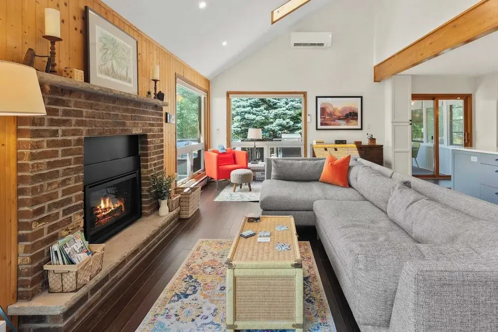 Waterside Haven by Avantstay Lakefront, Hot Tub, Game Room, Fire Pit