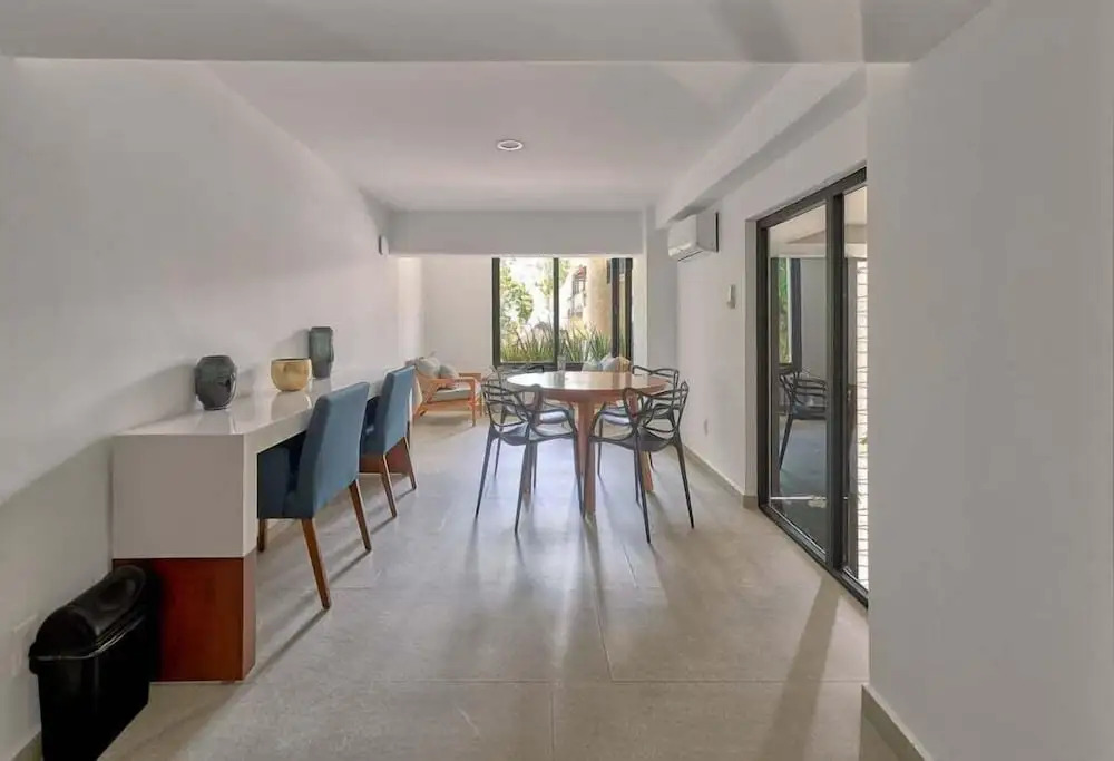 1BR Apartment - Private Balcony - Pool - Gym
