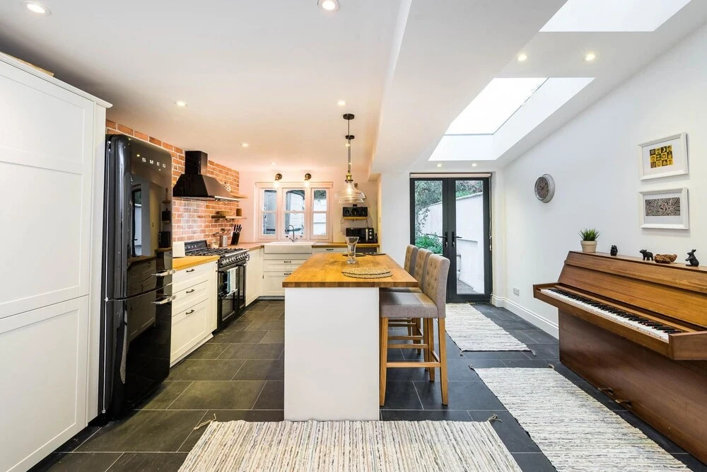 Stunning Spacious 4BD House With Garden - Sleeps 8