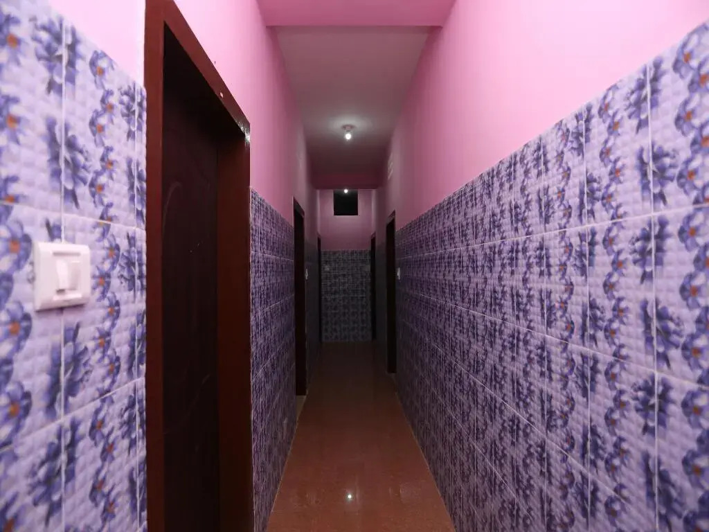 Hotel Blue Moon By OYO Rooms