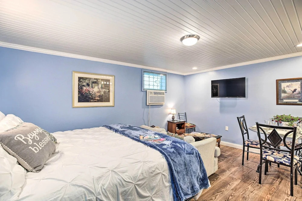 Updated Williamstown Apartment With Kitchen!