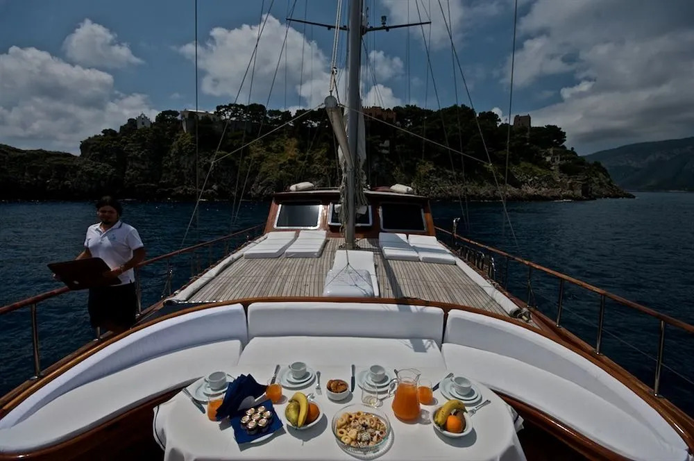 Plaghia Charter Boat&Breakfast