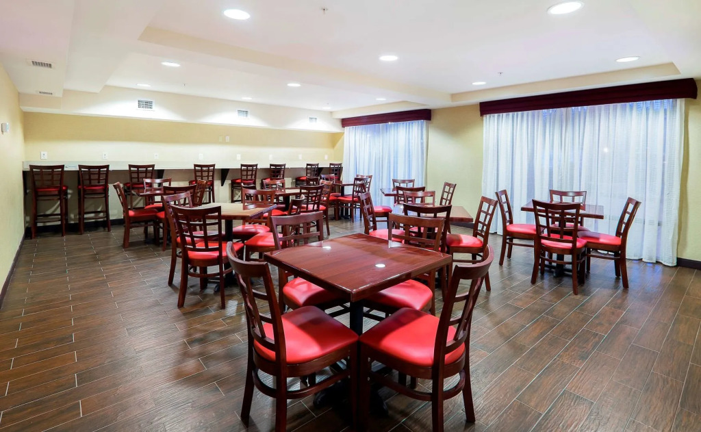 Red Roof Inn PLUS+ & Suites Malone