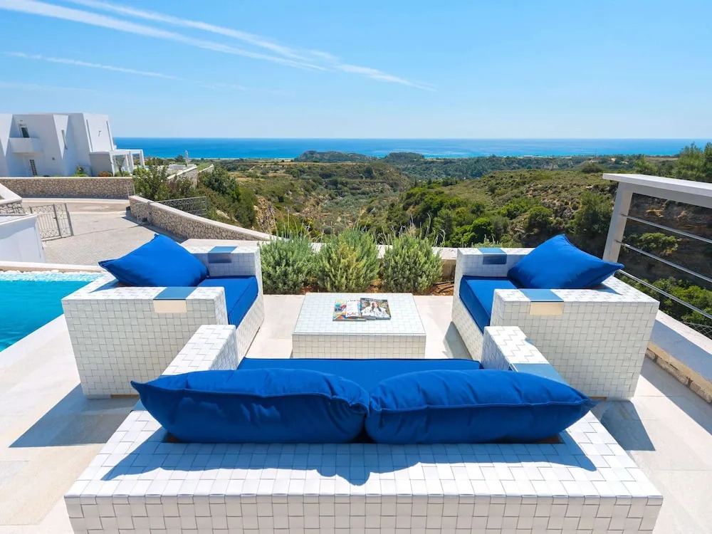 Villa in Rhodes with Infinity Pool & BBQ