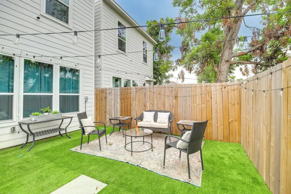 Modern Houston Home w/ Yard, 3 Mi to Toyota Center