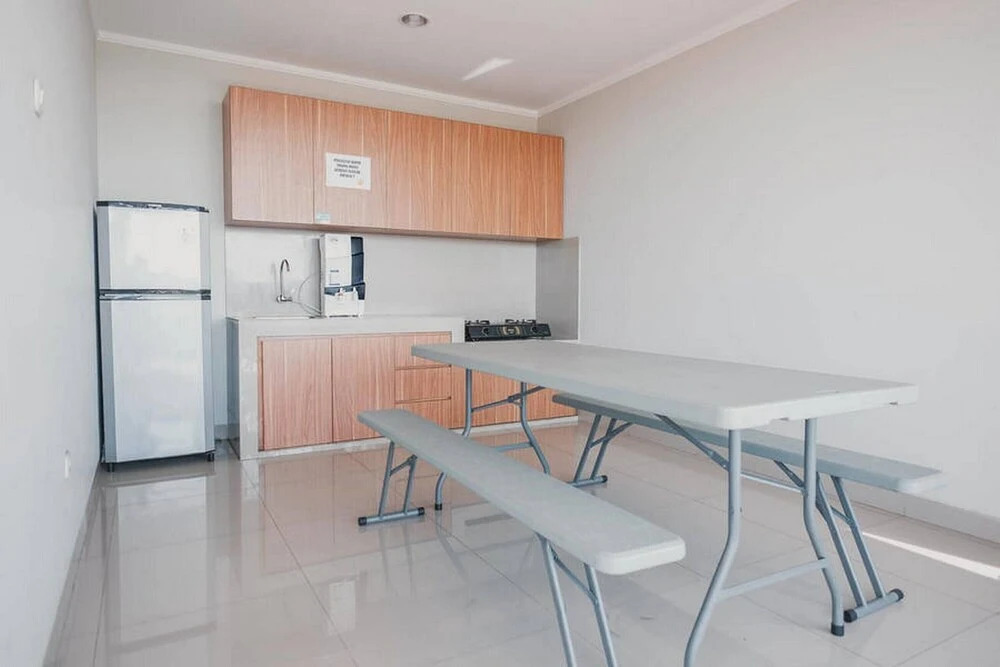 Kost M25 Hostel by Reddoorz
