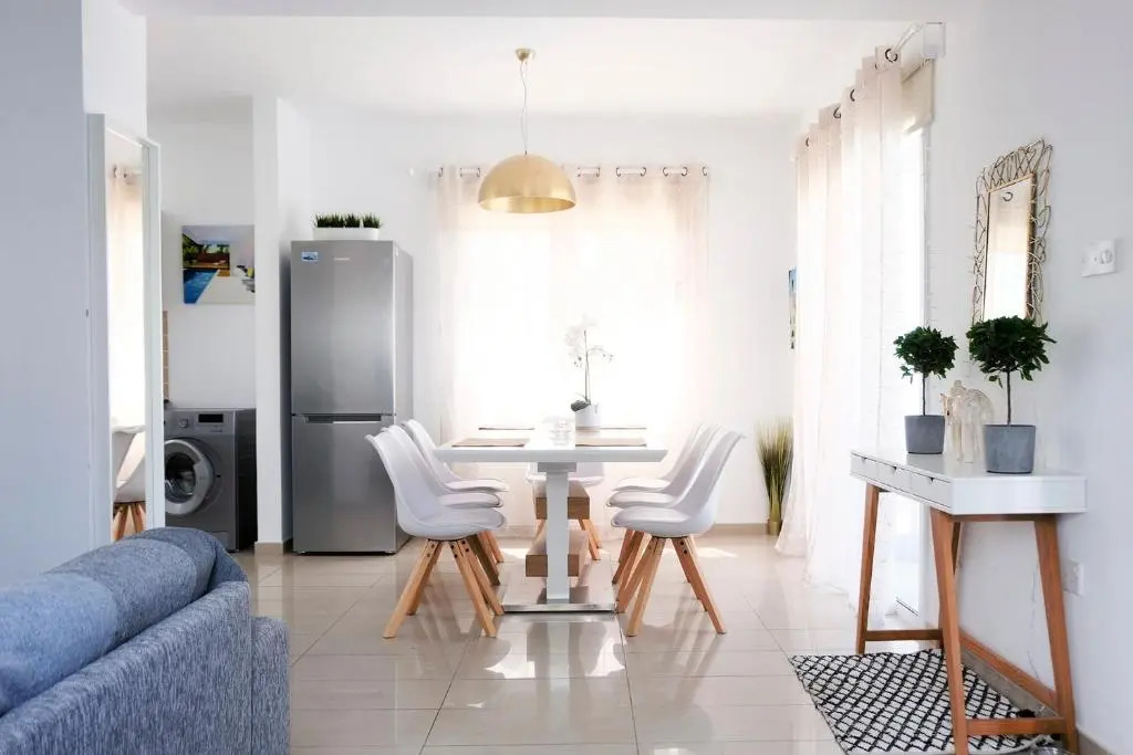 Nissini Blanco, 3 bedroom villa with private pool, 5 min to the beach