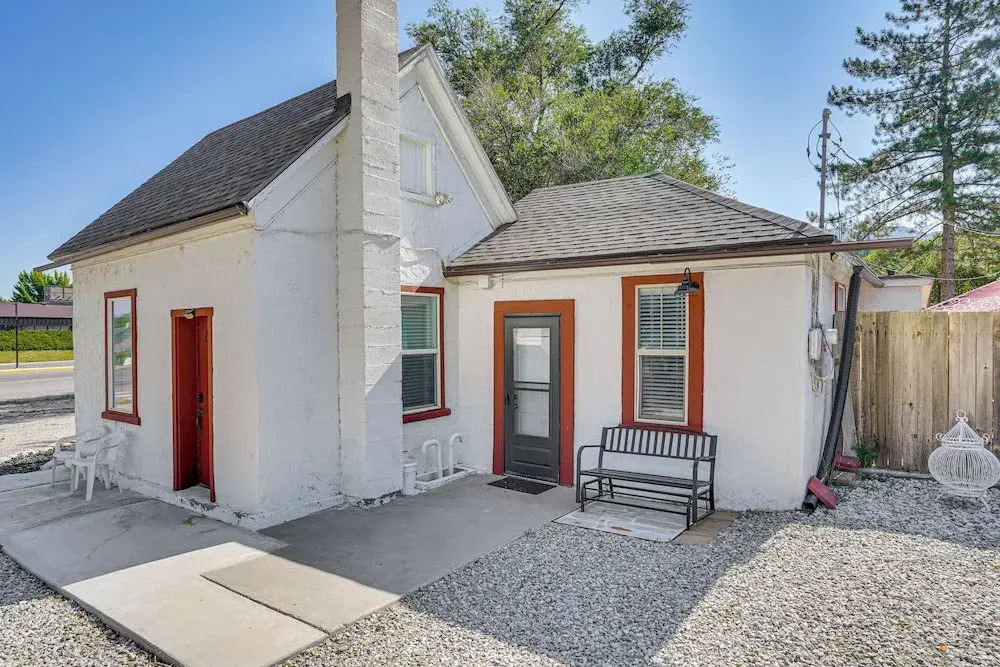 Kik-N-Bak Cottage w/ Beautiful Mountain View
