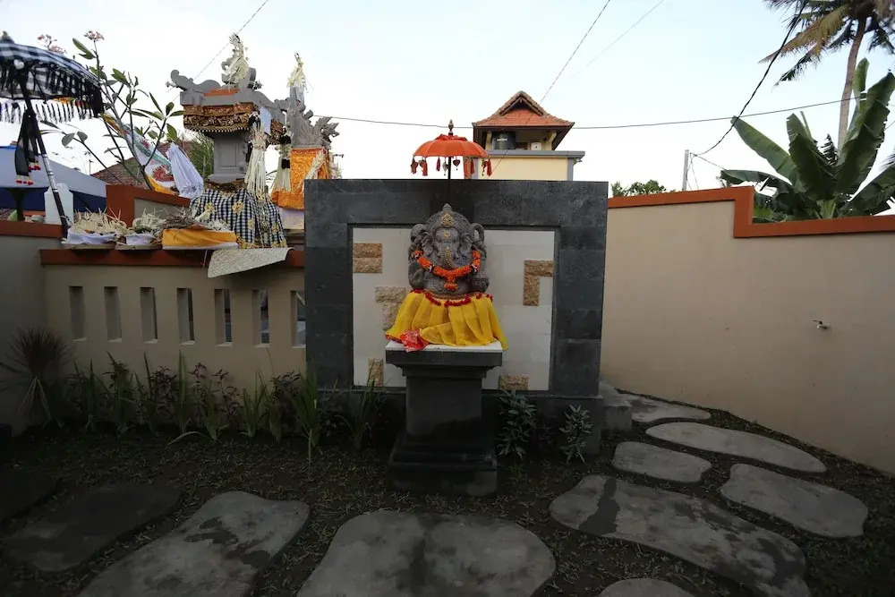 Uma Dhari Villa by Prasi