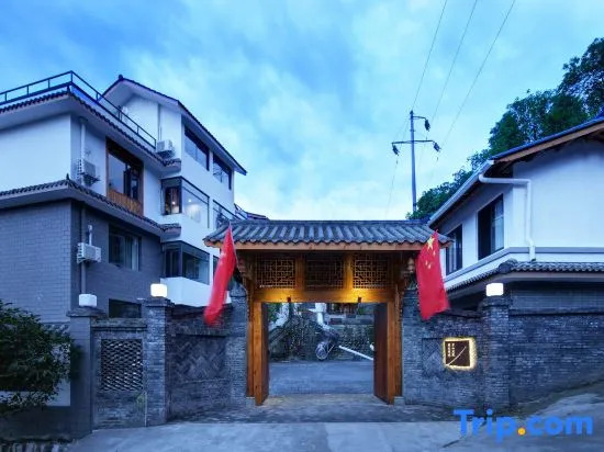 Dujiangyan Floating Spa Resort Villa