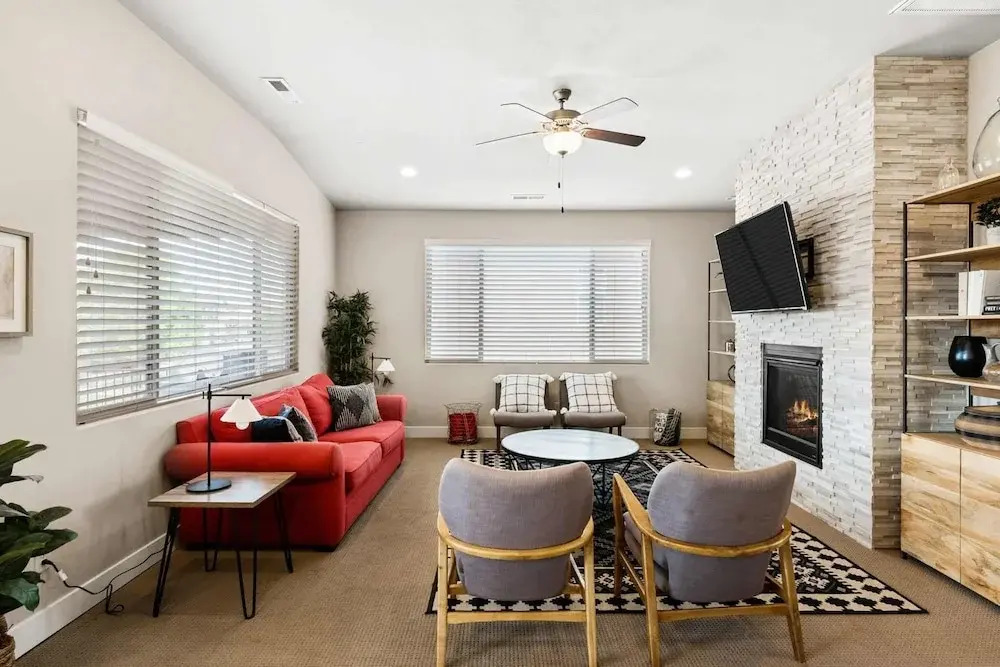 2 Units Reunion Property 7 Bedroom Home