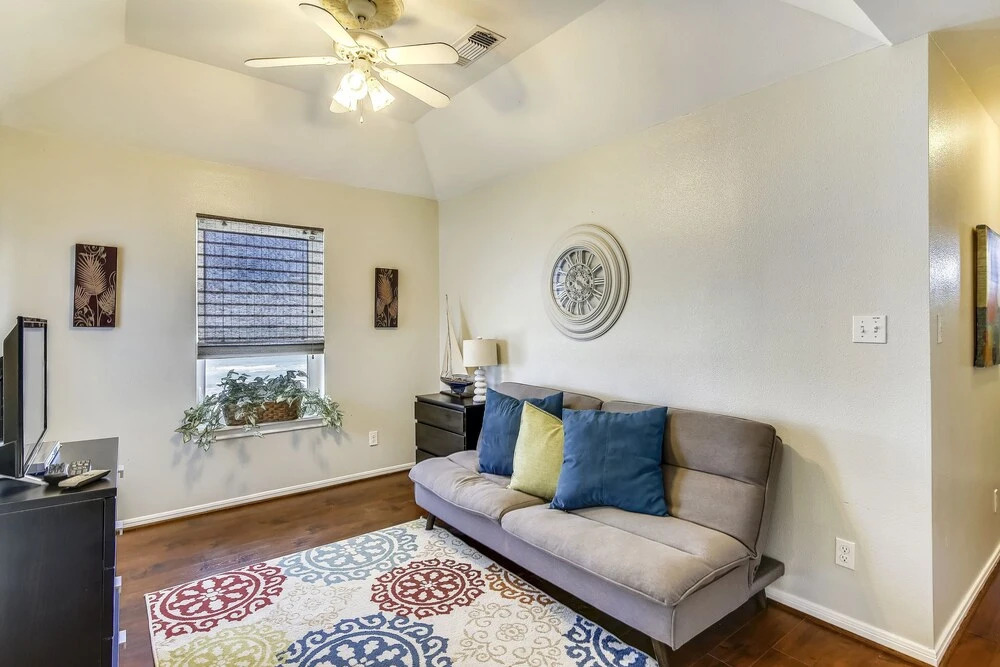 Kahala 11835 - 6 Br Home