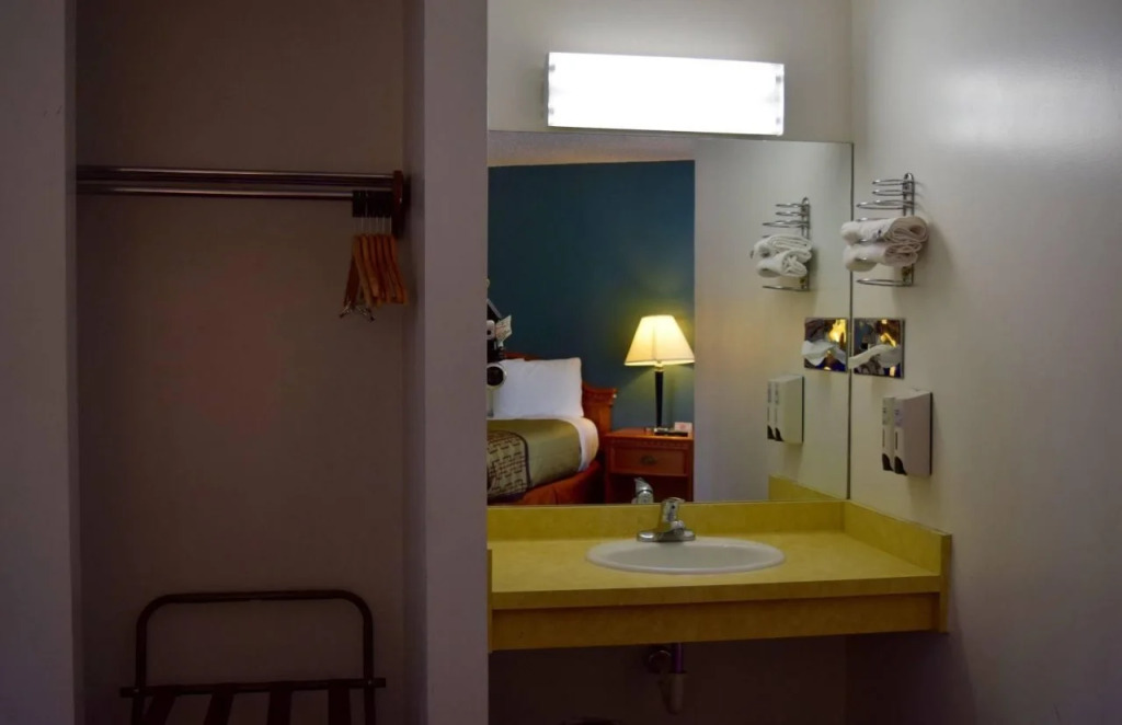 Snelling Motel