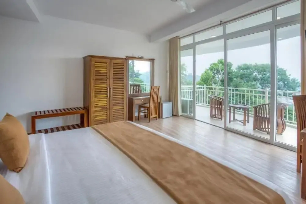 360 Lake View Hotel