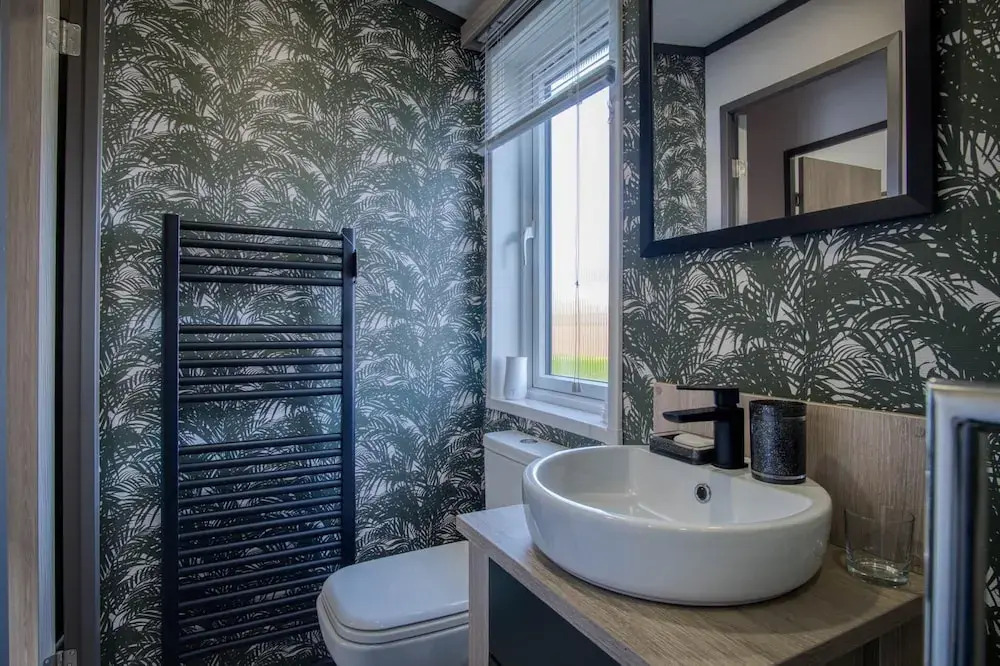 Bumblebee - 2 Bedroom Lodge - Manorbier