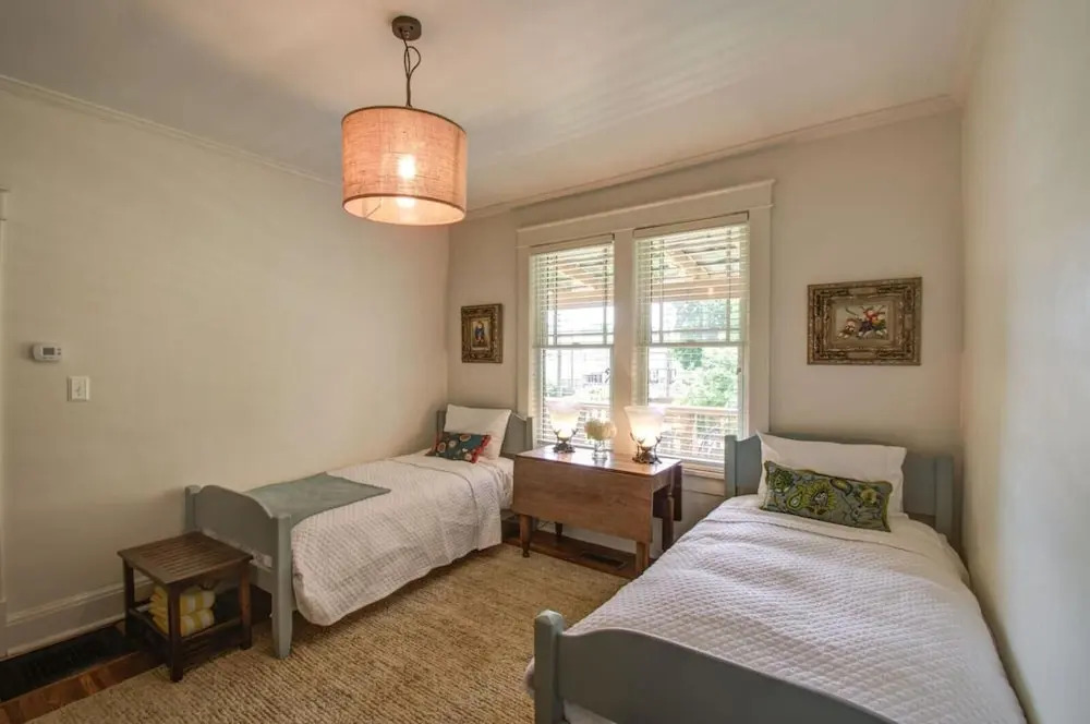 Belmont Blvd Bed and Breakfast