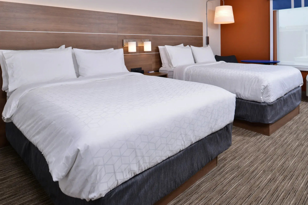 Holiday Inn Express & Suites - Marshalltown by IHG