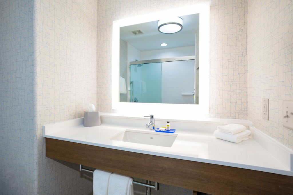Holiday Inn Express & Suites Phoenix Glendale Dist by IHG