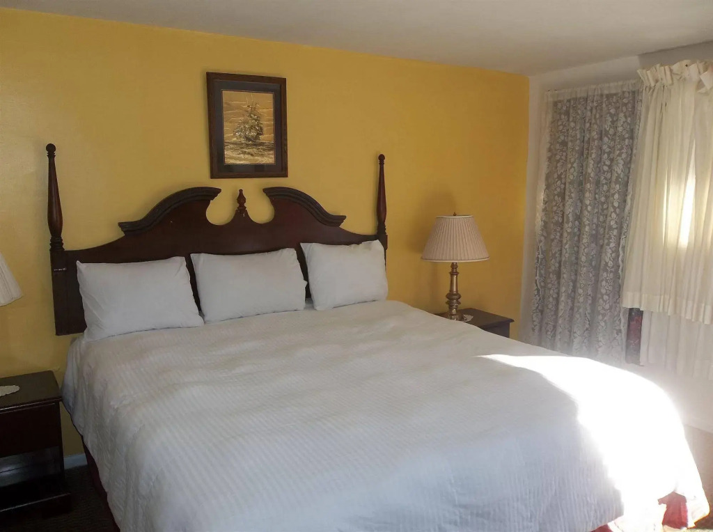 Catalina Airport Motel
