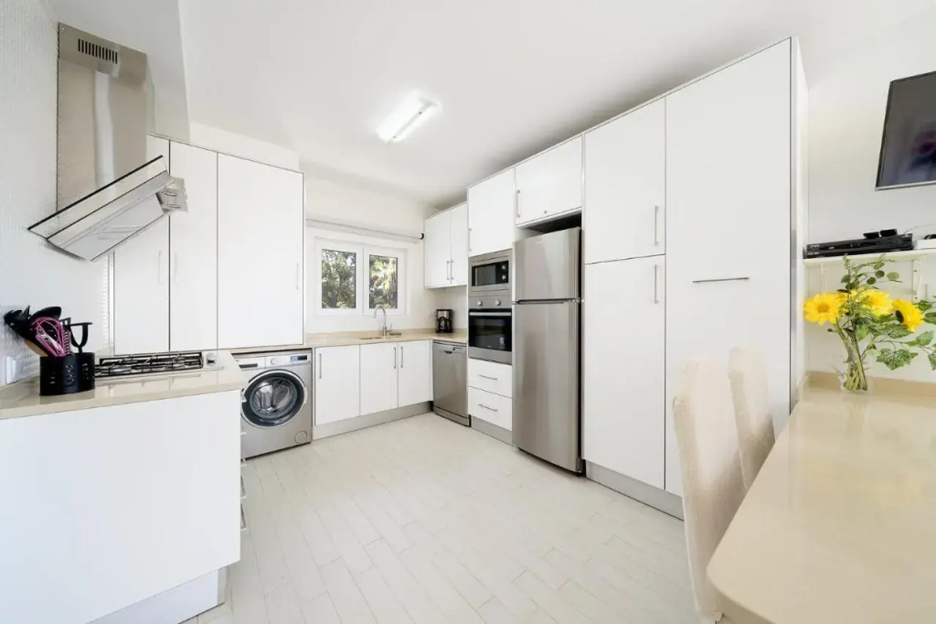 Beach Condo - Meia Praia - 3 Min Walk to Beach