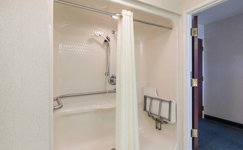 Sleep Inn & Suites Bay View Acme - Traverse City