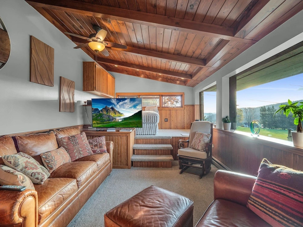 The Eagles Nest, Couples Escape - Hot Tub & Views