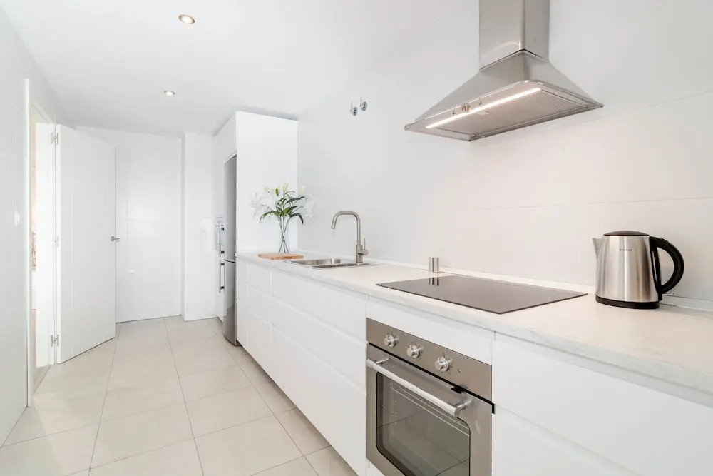 ALB301-New 2 bedroom apt with shared roof top pool