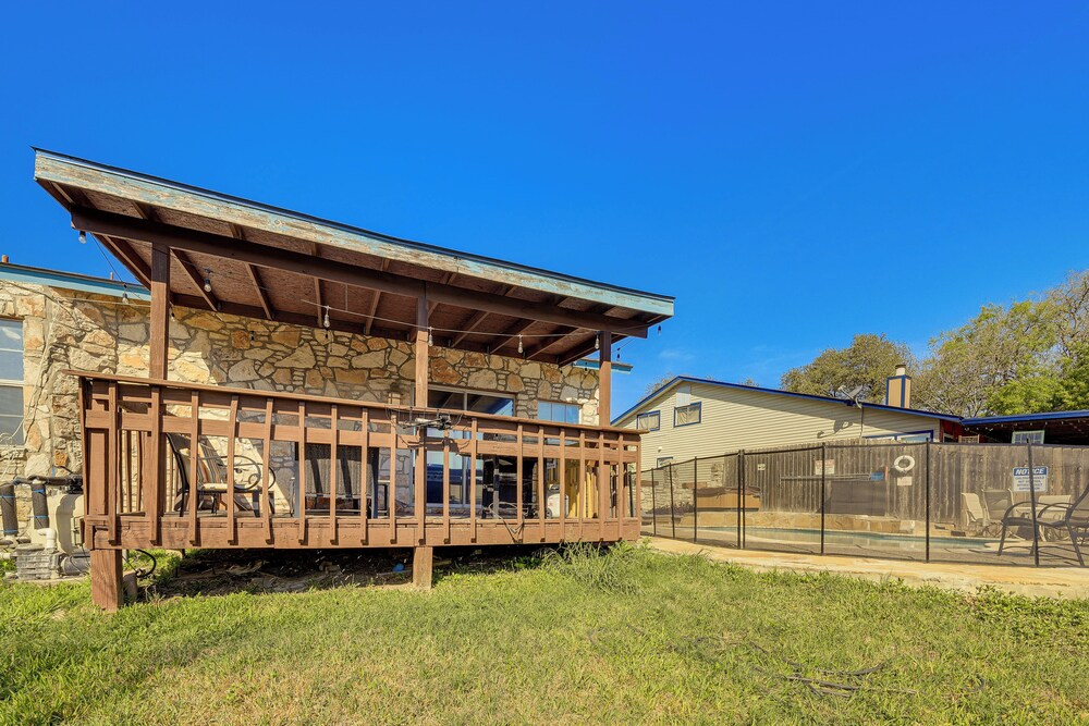 San Antonio Retreat w/ Fenced Pool, Near SeaWorld