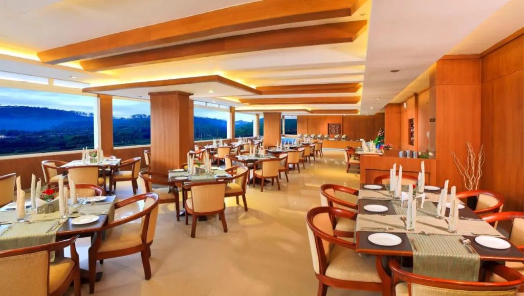 Clouds Valley Hotel