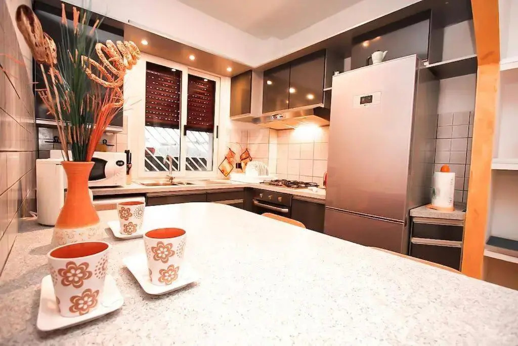 PETITE HOME IN ROME