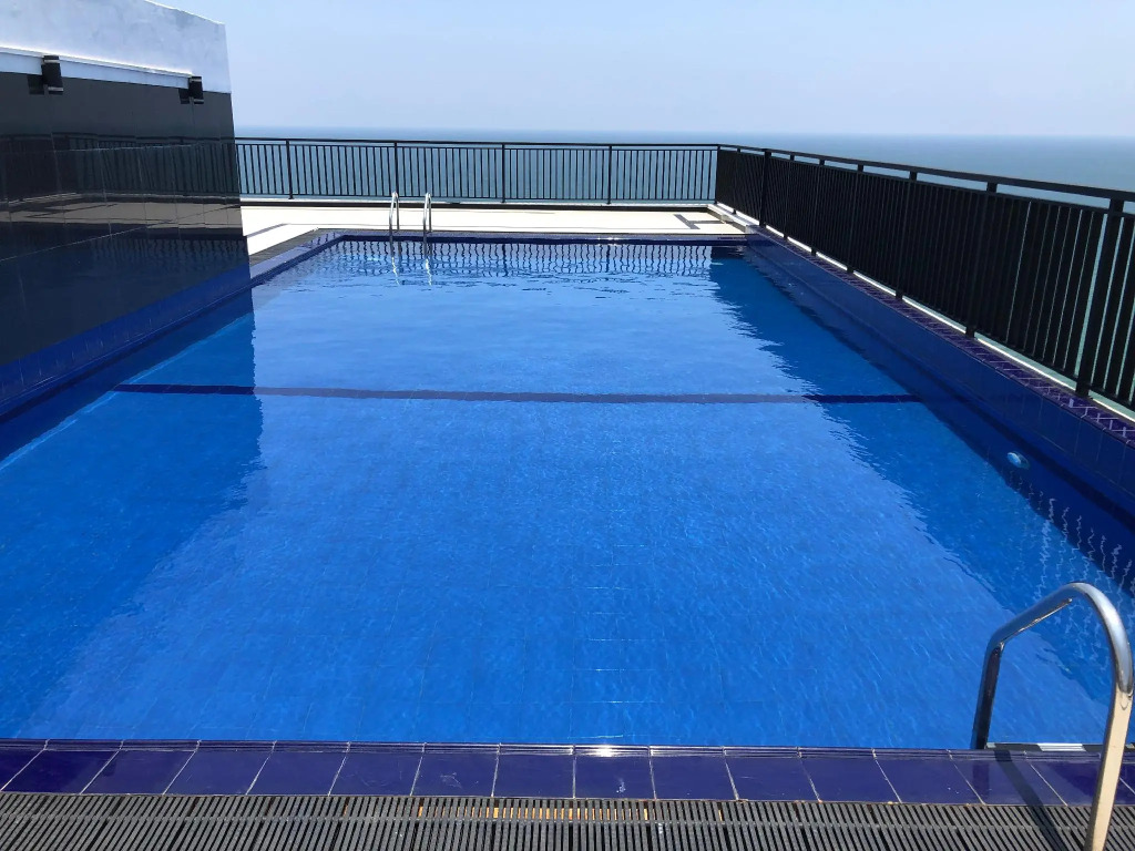 Sea Breeze, New 3 Bedroom Beach Front Apartment