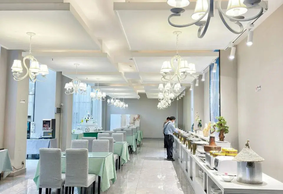 Huaning Hotel