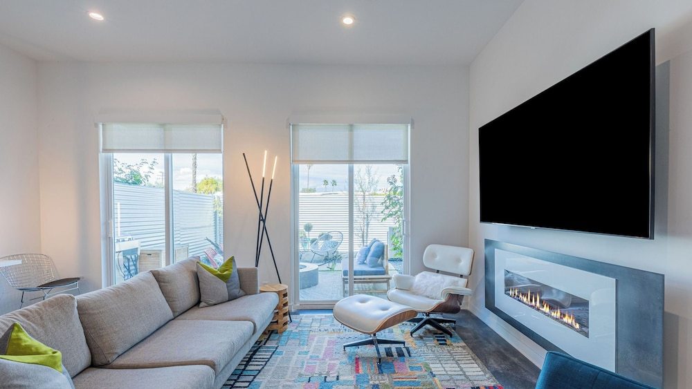 Zanjero by Avantstay Mins From Downtown Palm Springs Private Terrace, Shared Pool