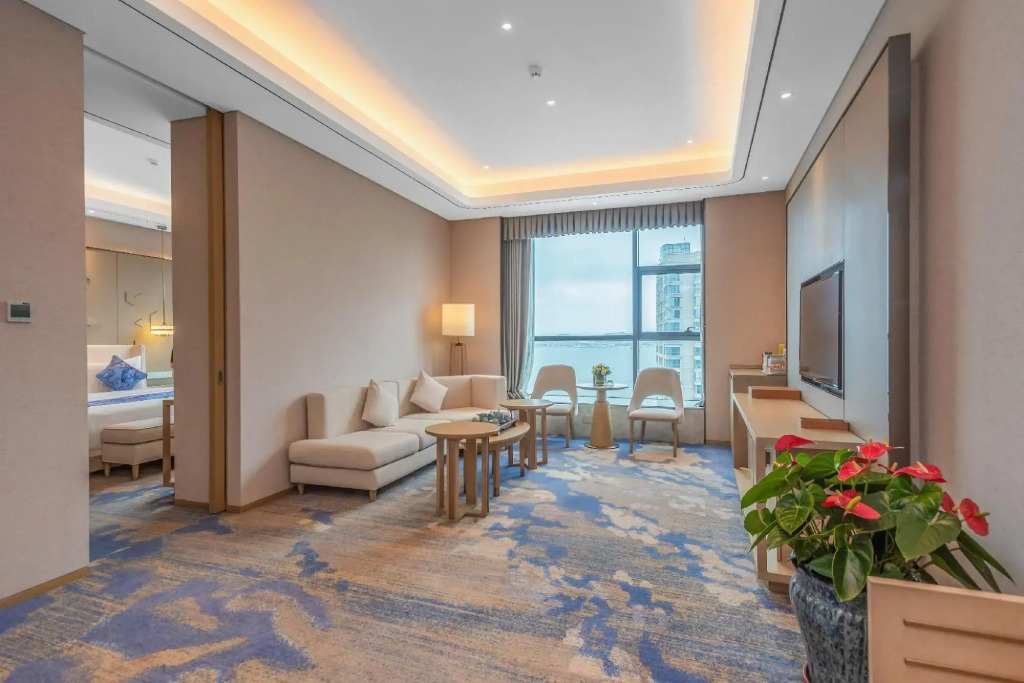 Qilu Luxury Blue Horizon Hotel