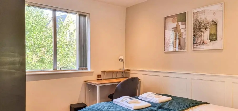 Great Stunning Two Bedroom Apartment With Balcony